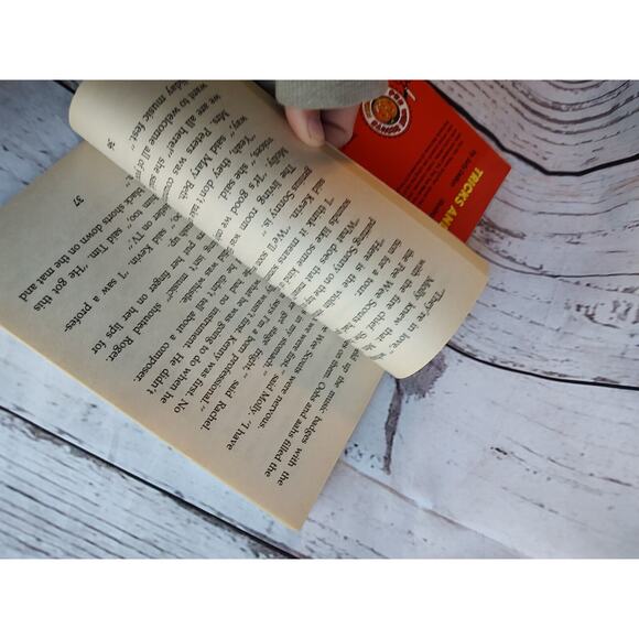 Pee Wee Scout Rosey Noses Freezing Toes And Tricks Or Treats Paper Back Books - Picture 7 of 12